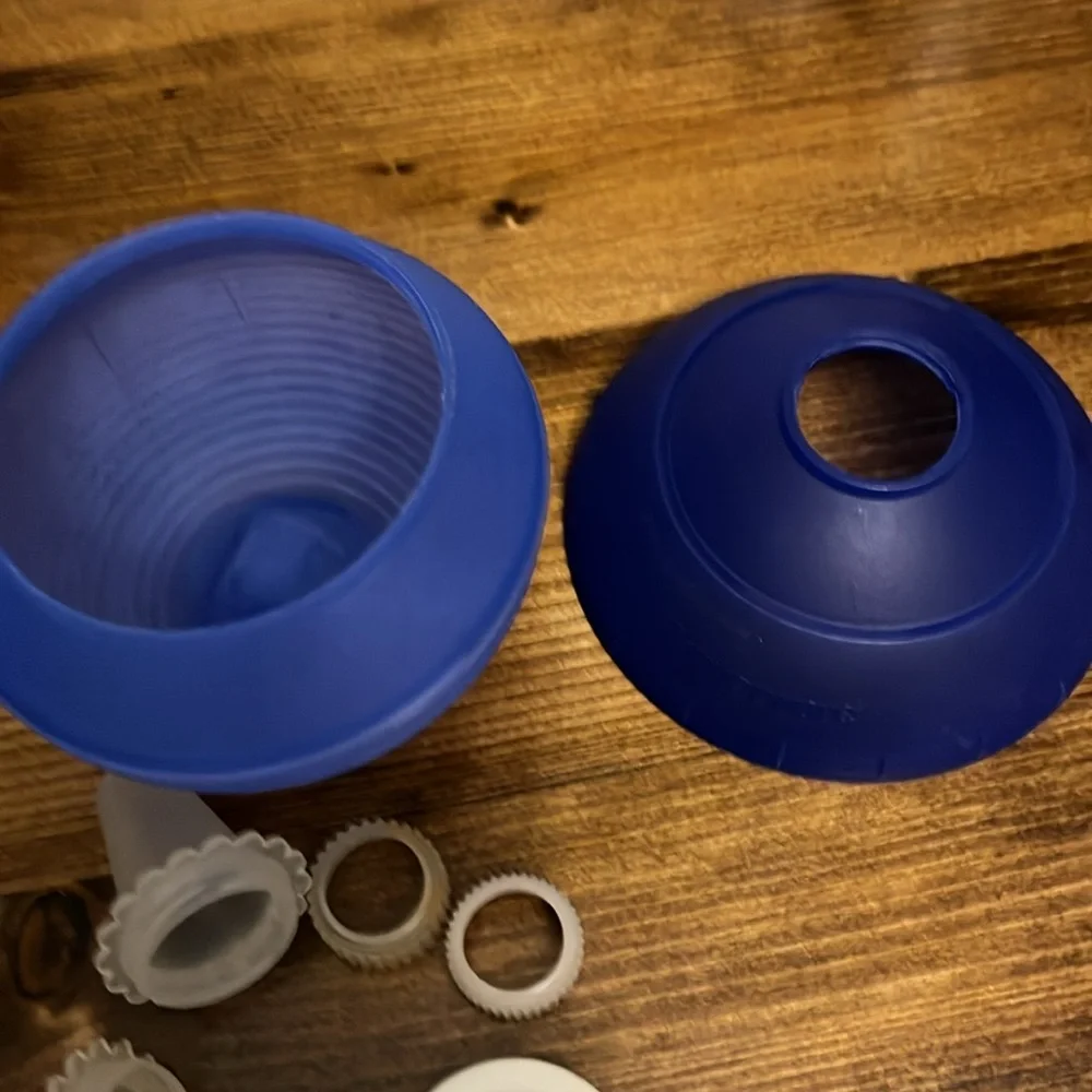 Tupperware cake decorating kit
